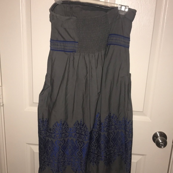 The cutest strapless dress with pockets! - Picture 5 of 9